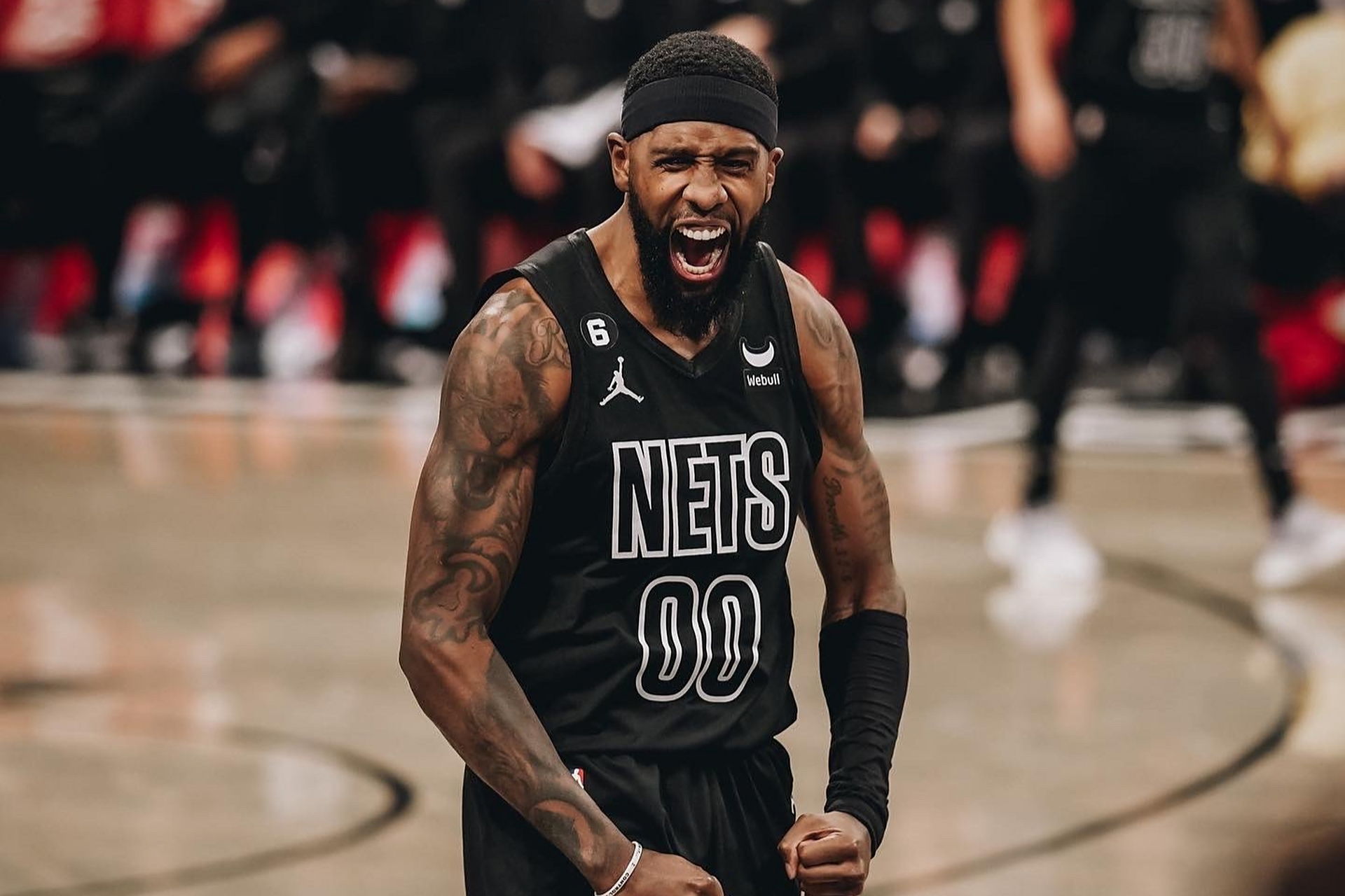 包含蒂姆连续十二场比赛得分超过反败为胜，公牛不断突破！的词条