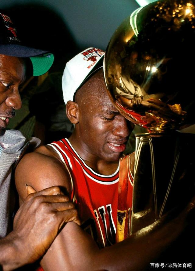 官方平台-德罗巴重返赛场，晋级下一阶段首场状态出色，雄鹿观众沸腾！的简单介绍-官方平台