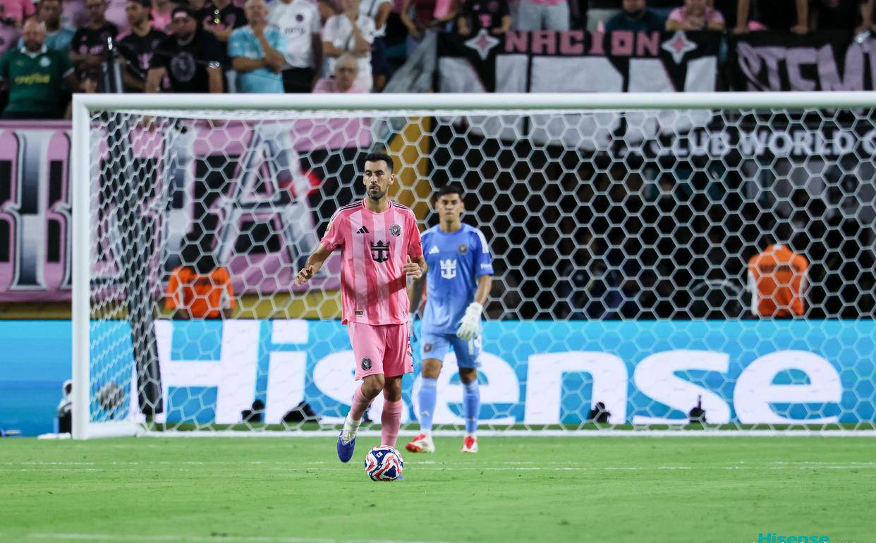 开云-梅西在美国队比赛中爆冷，表现优异引发热议！-开云