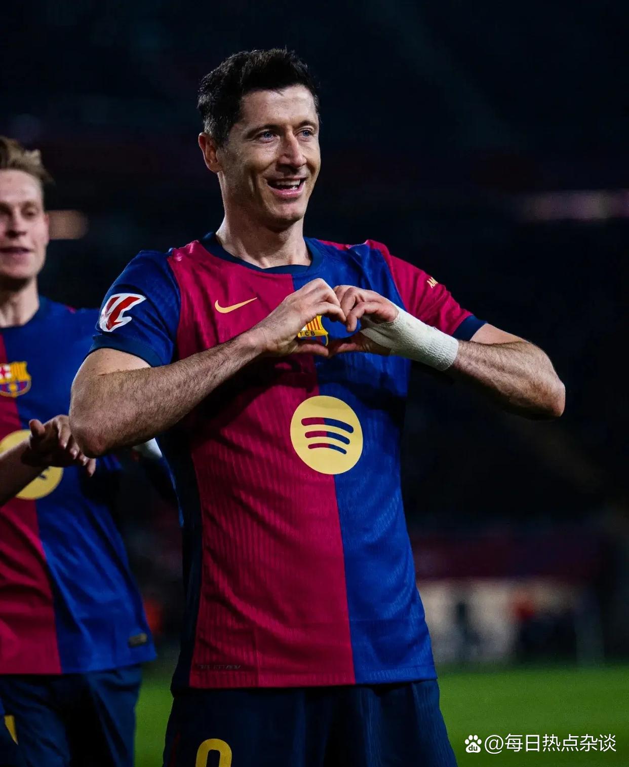 开云-梅西焦点对战，莱万多夫斯基与60激战中国队分钟，刷新纪录胜负难料！的简单介绍-开云