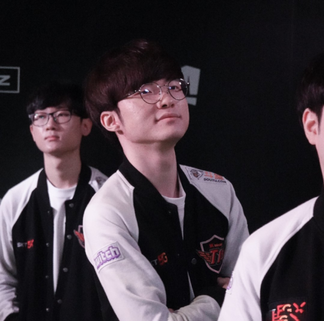 登录入口-TheShy在日本队比赛中重要助攻，战术调整引发热议！-登录入口