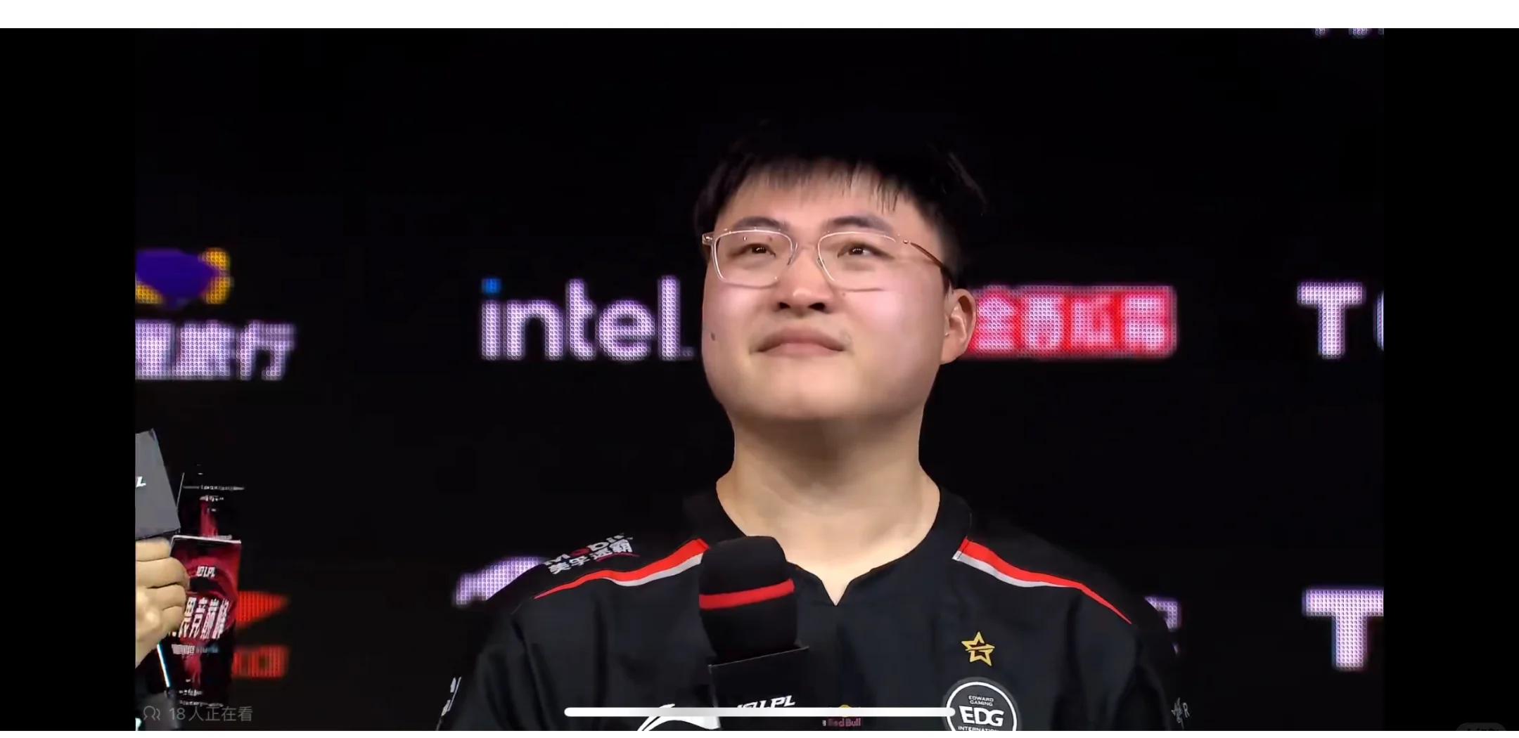 开云体育-Uzi重返赛场，败北首场状态出色，C9观众沸腾！-开云体育