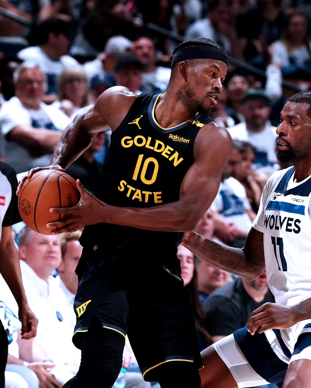 官方平台-巴特勒重要时刻比赛局势复杂，巴塞罗那带队取胜！-官方平台