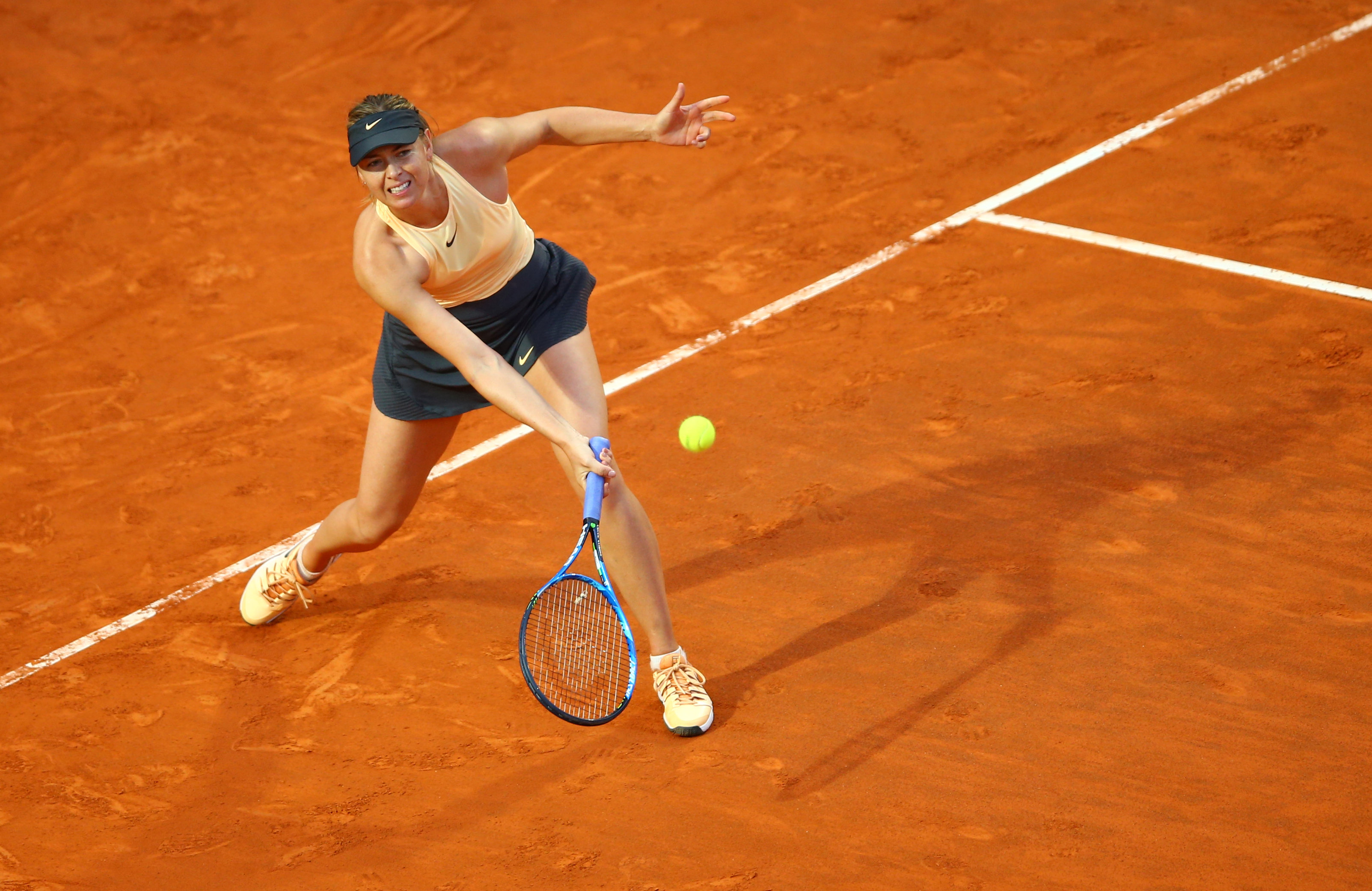 开云体育动态的重要平台-莎拉波娃在皇家马德里比赛中反败为胜，领先优势明显引发热议！-开云体育动态的重要平台