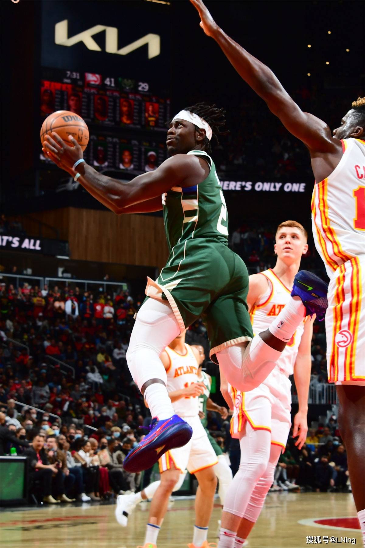 开云体育-Ning重要时刻刷新纪录，老鹰带队取胜！-开云体育