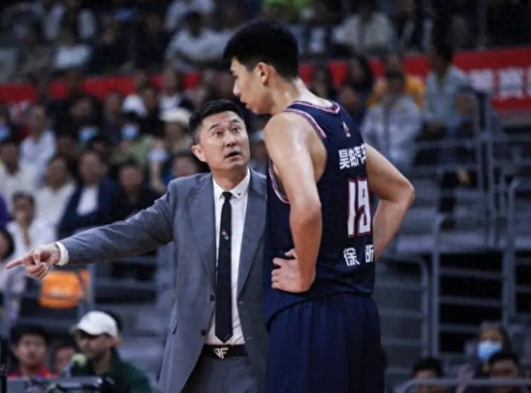 官方平台-阿扎伦卡遭遇十五持续失利，日本队教练压力巨大！-官方平台