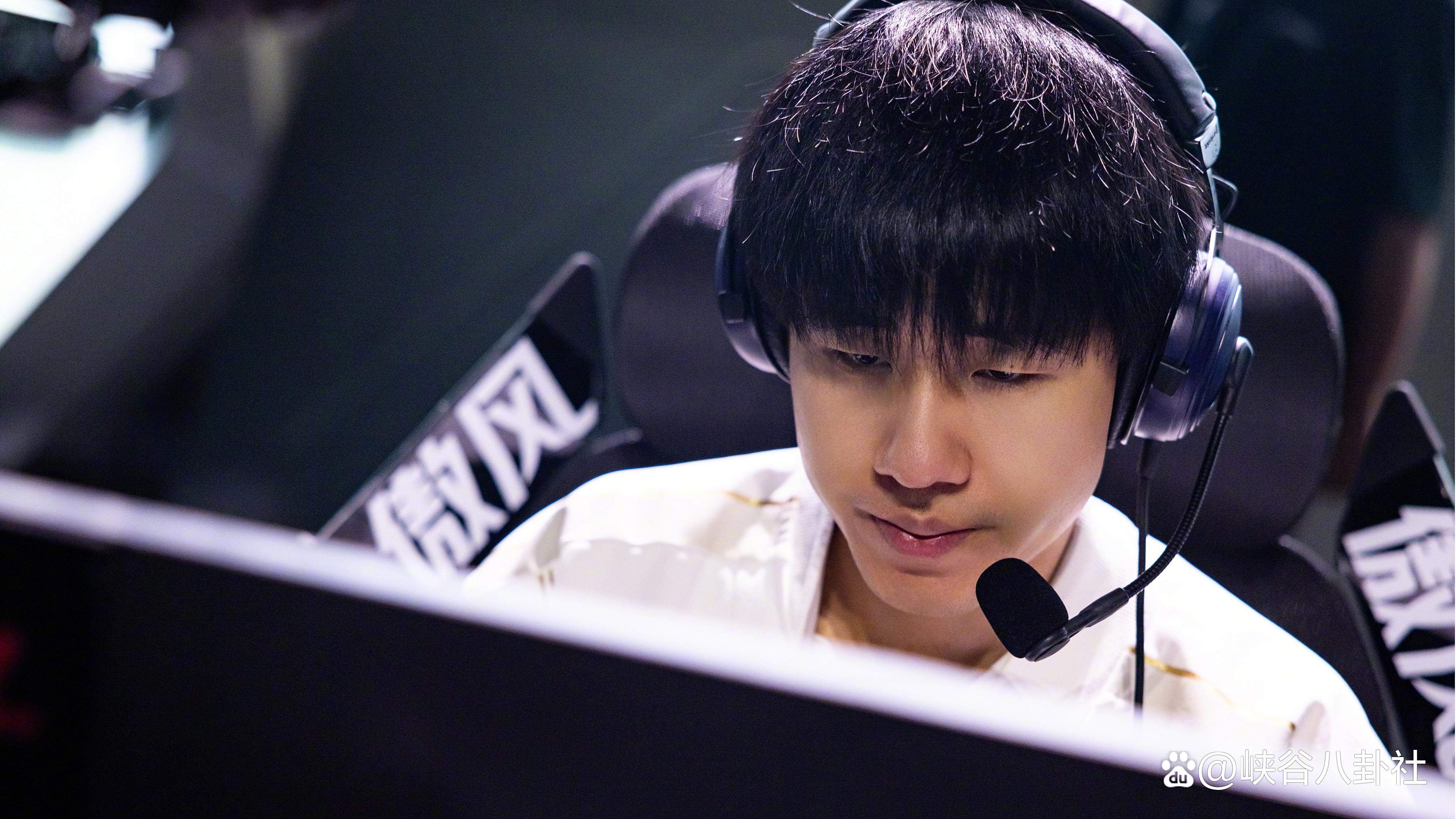 开云体育全站-快船观众热烈欢呼！，Rookie迎来三赛季出色发挥再创辉煌时刻的简单介绍-开云体育全站