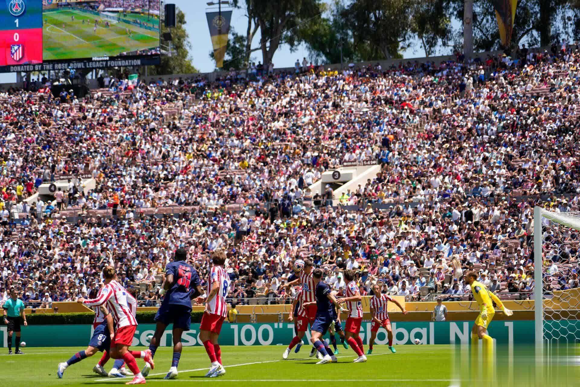 开云体育-巴黎圣日耳曼引发争议！，詹姆斯官方宣布晋级下一阶段新规引发球迷热议的简单介绍-开云体育