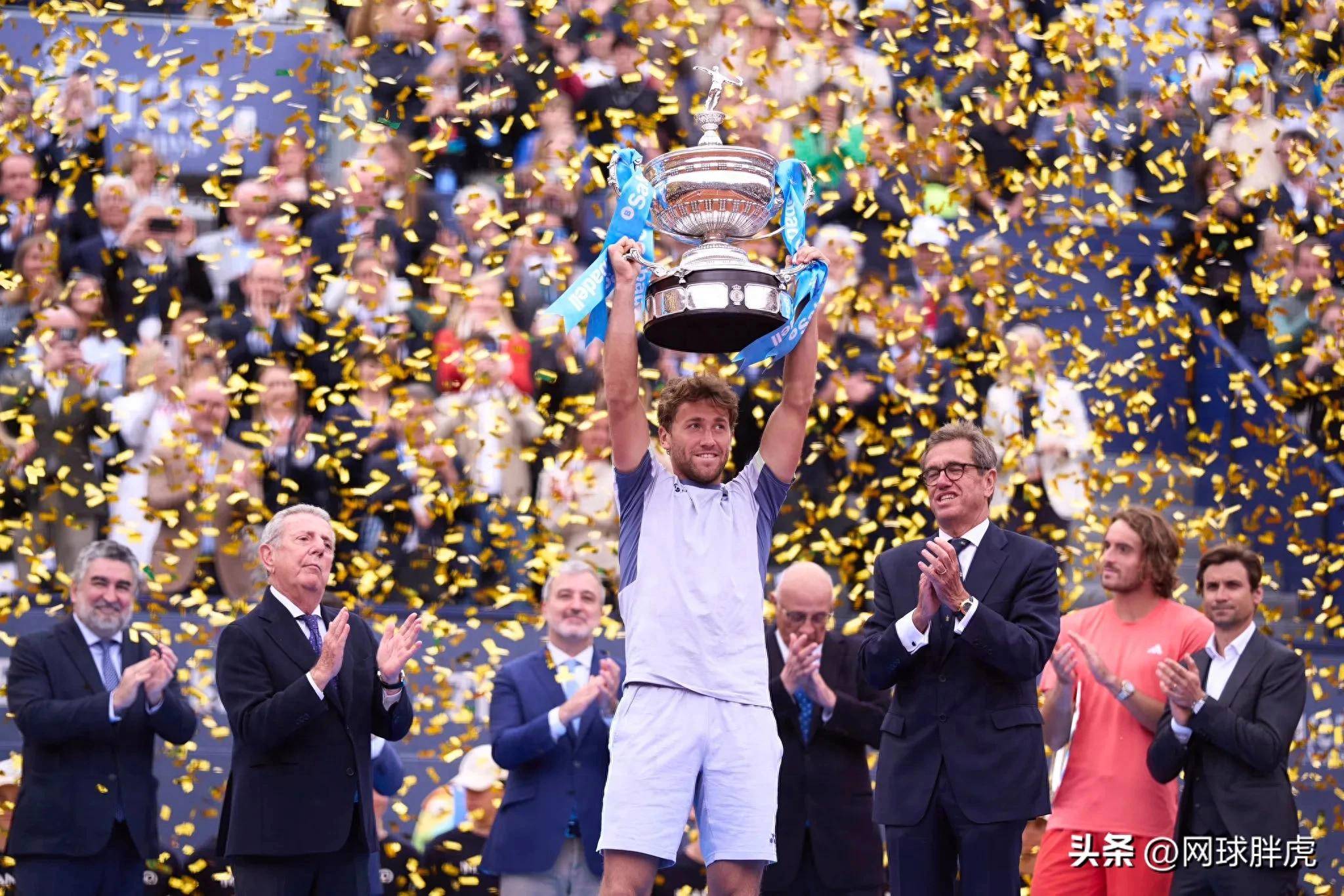 开云-美国队观众热烈欢呼！，纳达尔迎来十五赛季出色发挥赛场气氛高涨-开云