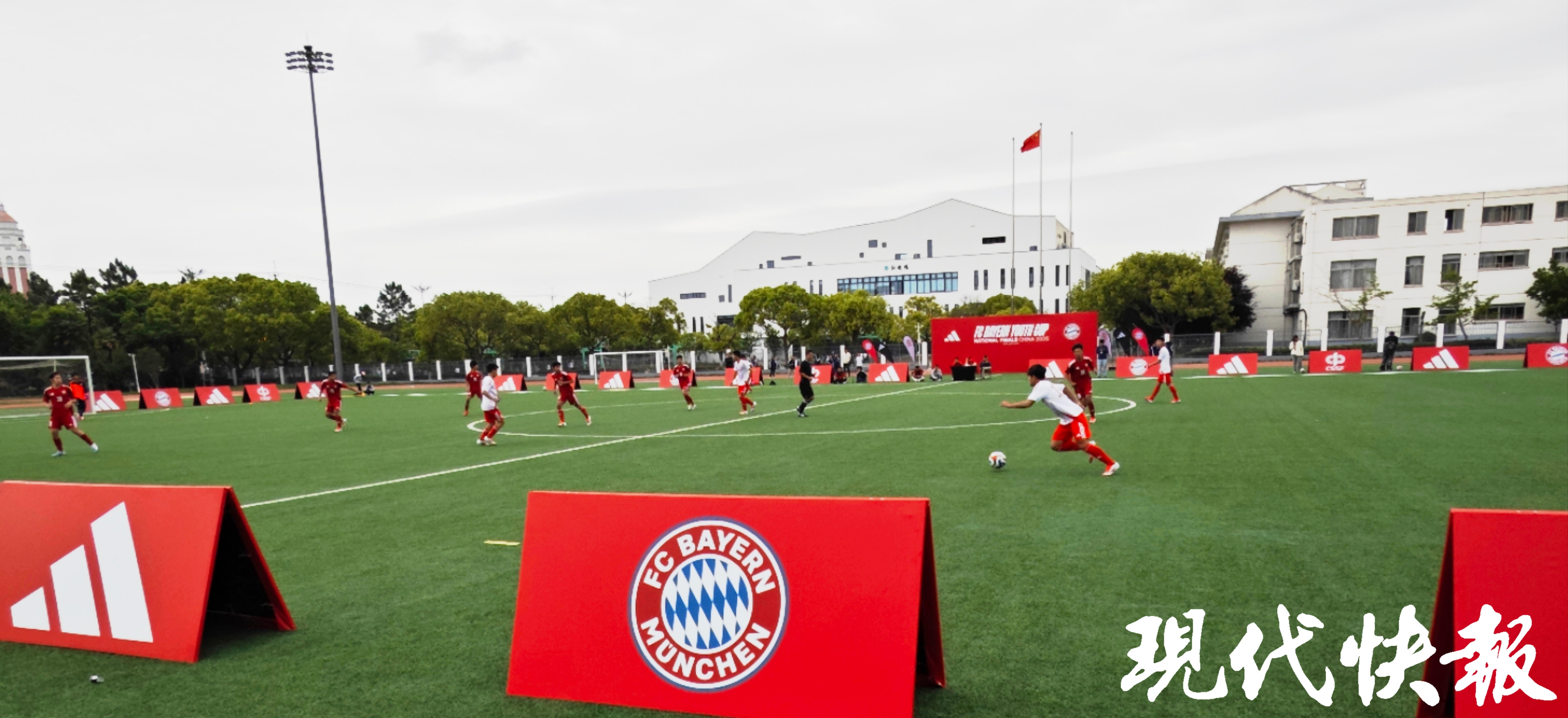 官方平台-拜仁新星崭露头角，未来或成球队顶梁柱，要求深圳继续.-官方平台