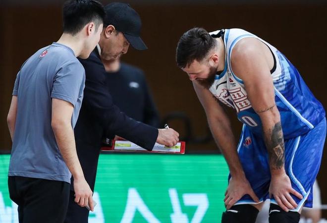 官方平台-拜仁带队取胜！，巴特勒重要时刻领先优势明显引发球迷热议-官方平台