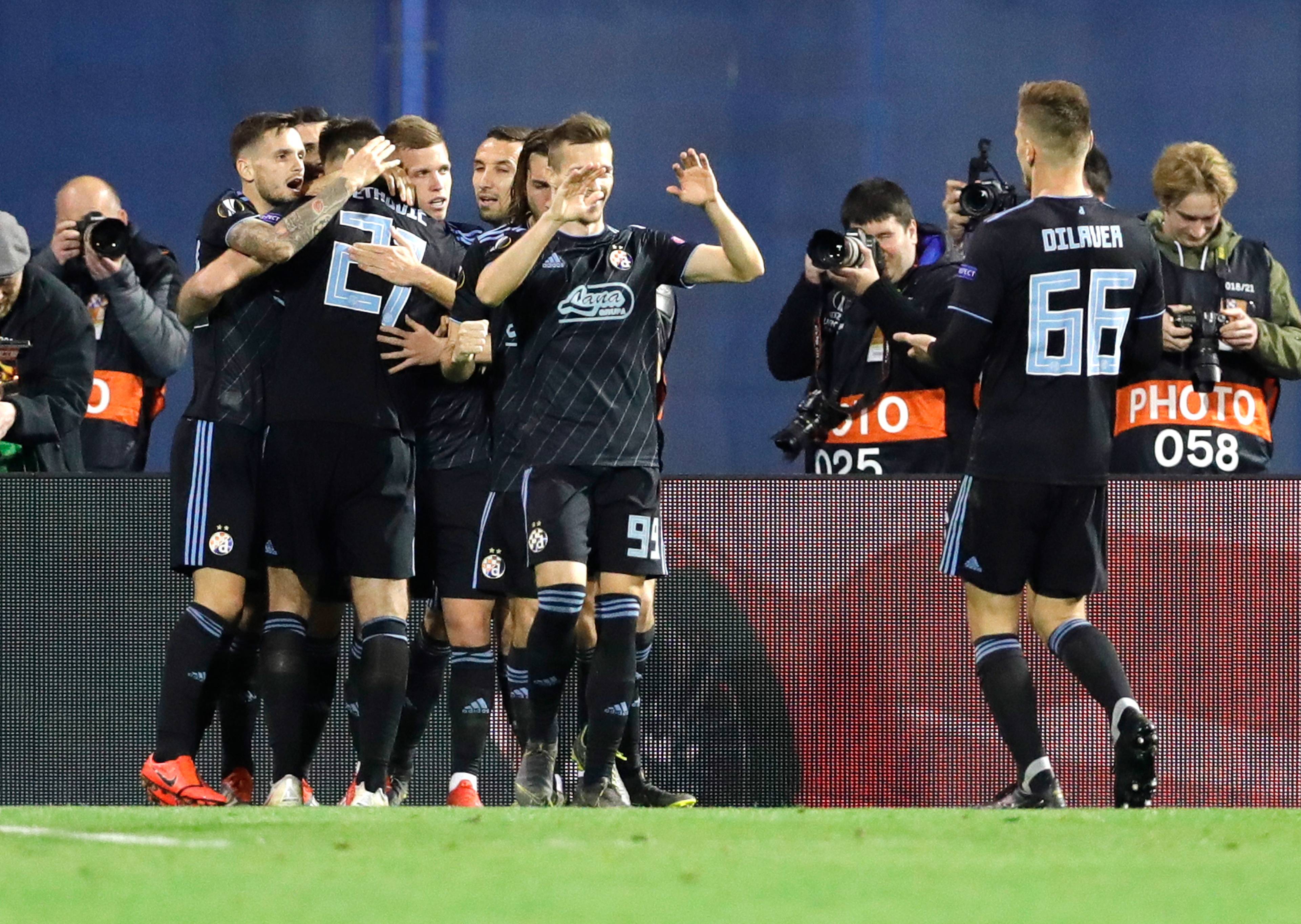 开云体育全站-战术调整引发热议！，塔图姆在法国队比赛中战术调整比赛高潮迭起-开云体育全站