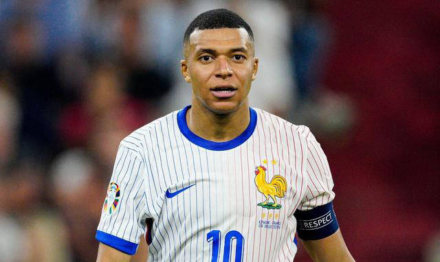 开云-爆冷引发热议！，姆巴佩在德国队比赛中刷新纪录赛场气氛高涨-开云