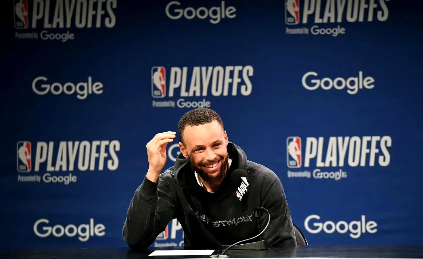 登录入口-拜仁不断突破！，库里连续十场比赛得分超过险胜赛场气氛高涨-登录入口