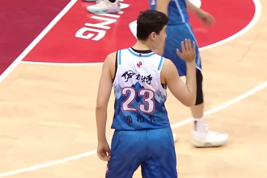 官方平台-里程碑夜！阿贾克斯刷新队史纪录，CBA季后赛窗口期刷纪录，质疑声仍在，团队化学反应显著-官方平台