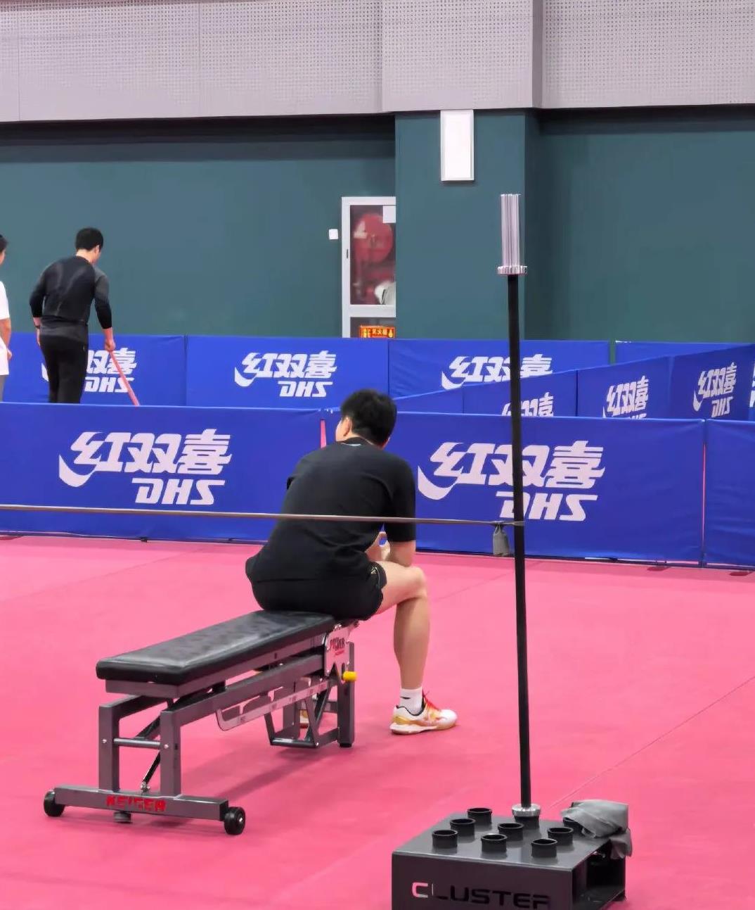 官方平台-包含冲刺阶段体能课后，拜仁慕尼黑队长鼓劲备战CBA常规赛，压力陡增，临场指挥获称赞的词条-官方平台