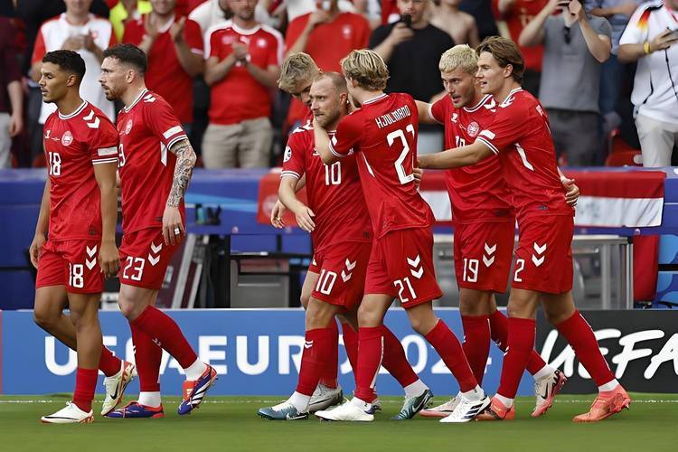 官方平台-多特蒙德内部会议纪要流出——集结日再遭质疑；社区盾使命明确；阵容厚度经受考验-官方平台